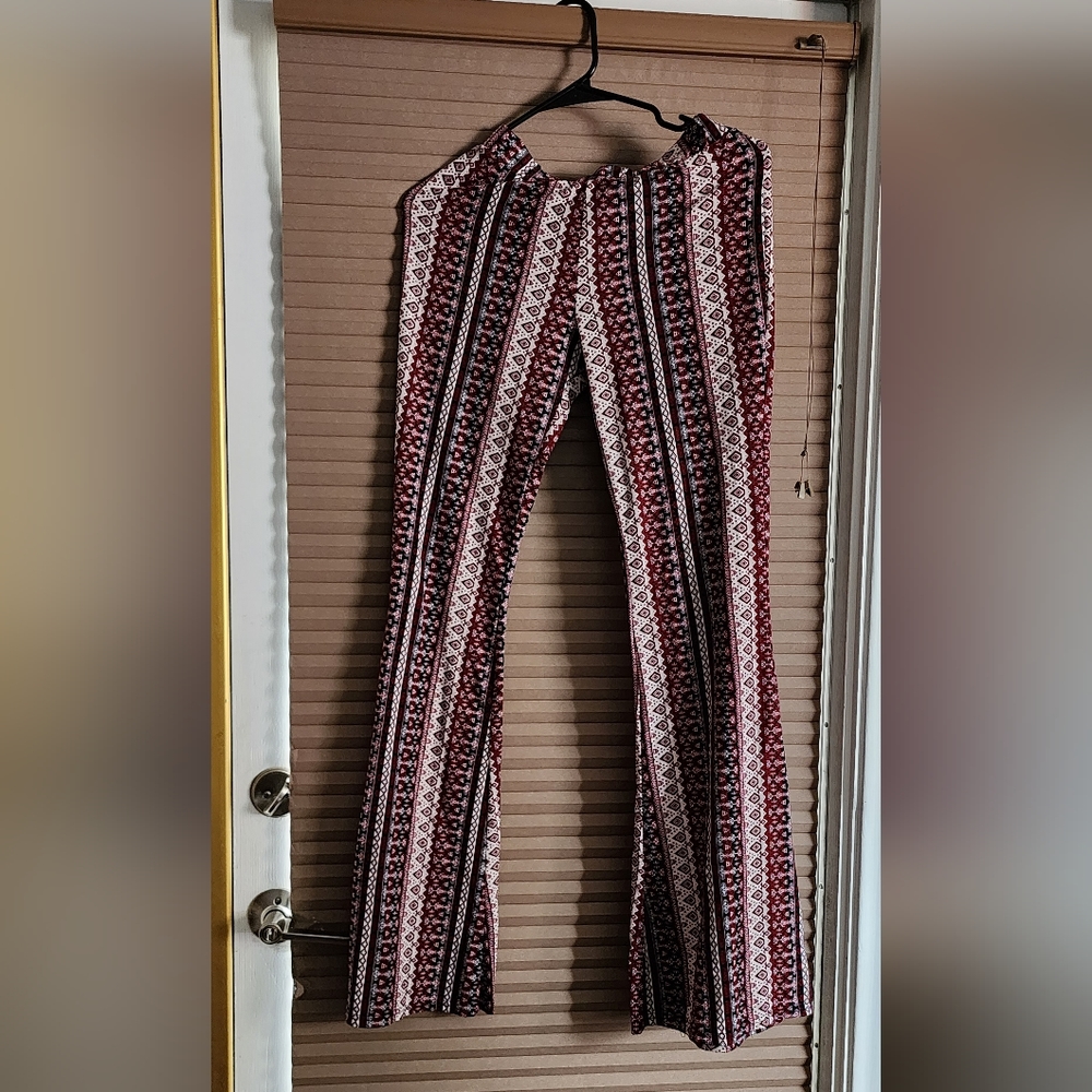 Shosho Women's Flared out bottom Elastic Waist Pants. Size M. Gently Used